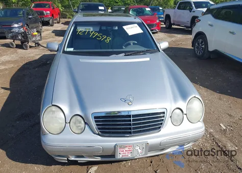 2001 Mercedes-Benz E 320 from USA, damaged, VIN WDBJF65J61B373135